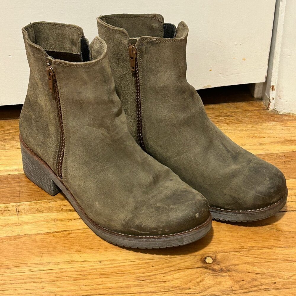 Naot Wander Leather Ankle Zip Distressed Suede Bootie 40/9
